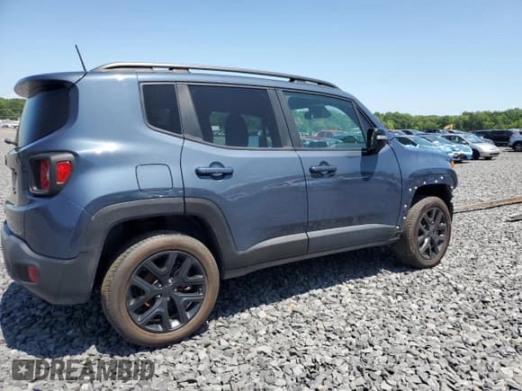 ✅ 2022 Jeep Renegade Altitude • VIN: ZACNJDE14NPN66916 • Лот: 61184045. Опубликован ранее на Copart с пробегом 44 357 миль. Бесплатный доступ к архиву аукционных продаж из США и подробный отчёт об истории автомобиля на DreamBid. Изображение 3.