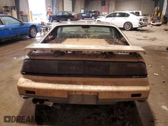 ✅ 1986 Pontiac Fiero • VIN: 1G2PG9791GP270010 • Лот: 85058834. Опубликован ранее на Copart с пробегом 193 802 миль. Бесплатный доступ к архиву аукционных продаж из США и подробный отчёт об истории автомобиля на DreamBid. Изображение 6.