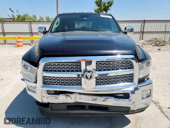 ✅ 2018 Ram 2500 Laramie • VIN: 3C6UR5FL4JG409337 • Lot: 80369915. Wystawiony na Copart z przebiegiem 92 123 mil. Bezpłatny archiwum sprzedaży aukcyjnych z USA i szczegółowy raport historii pojazdu na DreamBid. Zdjęcie 5.