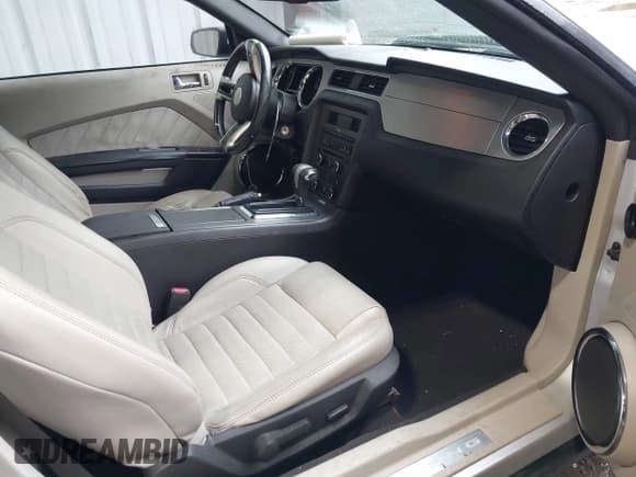 ✅ 2010 Ford Mustang V6 • VIN: 1ZVBP8EN3A5140634 • Лот: 42351111. Опубликован ранее на IAAI с пробегом 135 205 миль. Бесплатный доступ к архиву аукционных продаж из США и подробный отчёт об истории автомобиля на DreamBid. Изображение 5.