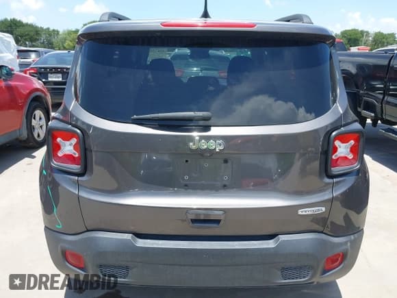 ✅ 2020 Jeep Renegade Latitude • VIN: ZACNJABB0LPL66690 • Lot: 42675393. Wystawiony na IAAI z przebiegiem 61 366 mil. Bezpłatny archiwum sprzedaży aukcyjnych z USA i szczegółowy raport historii pojazdu na DreamBid. Zdjęcie 15.