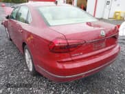 ✅ 2018 Volkswagen Passat SE • VIN: 1VWBA7A33JC038472 • Лот: 43391690. Опубликован ранее на IAAI с пробегом 122 000 миль. Бесплатный доступ к архиву аукционных продаж из США и подробный отчёт об истории автомобиля на DreamBid. Изображение 3.