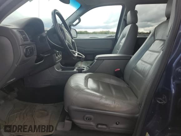 ✅ 2005 Ford Explorer XLT • VIN: 1FMDU73W05UA42856 • Лот: 82315145. Опубликован ранее на Copart с пробегом 134 094 миль. Бесплатный доступ к архиву аукционных продаж из США и подробный отчёт об истории автомобиля на DreamBid. Изображение 7.