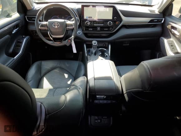 ✅ 2023 Toyota Highlander Hybrid Limited • VIN: 5TDXBRCH3PS576462 • Lot: 87033335. Listed on Copart with 32,294 mi. Free auction sales archive from the USA and detailed vehicle history report at DreamBid. Image 8.