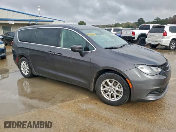 ✅ 2022 Chrysler Voyager LX • VIN: 2C4RC1CG1NR105561 • Лот: 94639405. Опубликован ранее на Copart с пробегом 339 898 миль. Бесплатный доступ к архиву аукционных продаж из США и подробный отчёт об истории автомобиля на DreamBid. Изображение 4.