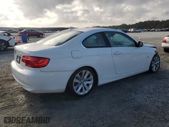 ✅ 2011 BMW 3 Series 328i • VIN: WBAKE3C56BE559008 • Lot: 85280625. Wystawiony na Copart z przebiegiem 111 680 mil. Bezpłatny archiwum sprzedaży aukcyjnych z USA i szczegółowy raport historii pojazdu na DreamBid. Zdjęcie 3.