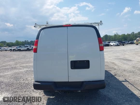 ✅ 2014 GMC Savana • VIN: 1GTZ7TCA3E1200610 • Lot: 42336701. Wystawiony na IAAI z przebiegiem 177 836 mil. Bezpłatny archiwum sprzedaży aukcyjnych z USA i szczegółowy raport historii pojazdu na DreamBid. Zdjęcie 16.