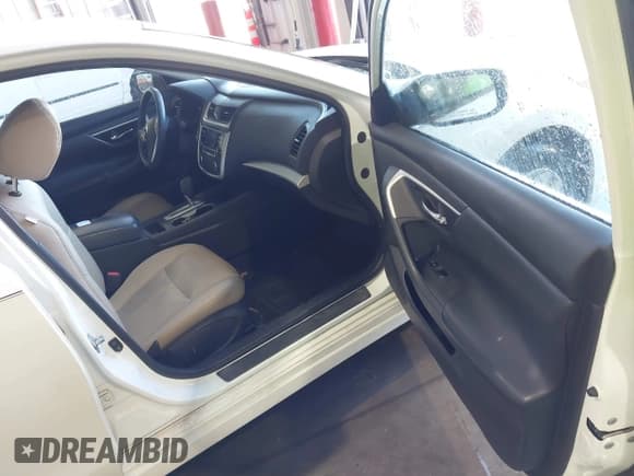 ✅ 2016 Nissan Altima S • VIN: 1N4AL3AP5GC272759 • Lot: 43611311. Wystawiony na IAAI z przebiegiem 187 054 mil. Bezpłatny archiwum sprzedaży aukcyjnych z USA i szczegółowy raport historii pojazdu na DreamBid. Zdjęcie 5.