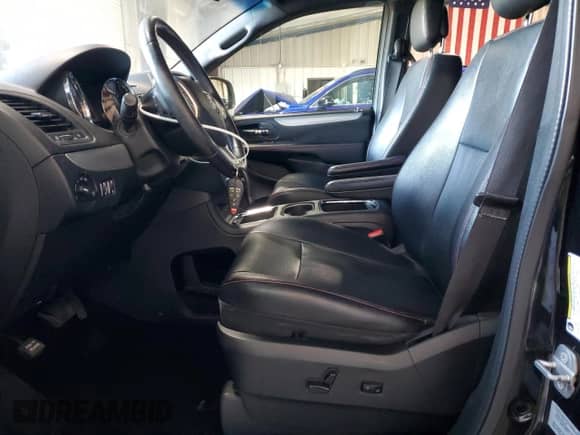 2015 Dodge Grand Caravan R/T with VIN 2C4RDGEG5FR736036, listed as a Copart auction lot 90314845 with 113,784 mi miles and Salvage title. Bid and sale history available at DreamBid. Image 7.