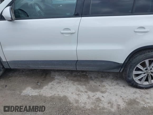 ✅ 2018 Volkswagen Tiguan • VIN: WVGBV7AX2JK000369 • Lot: 41629107. Listed on IAAI with 110,638 mi. Free auction sales archive from the USA and detailed vehicle history report at DreamBid. Image 14.