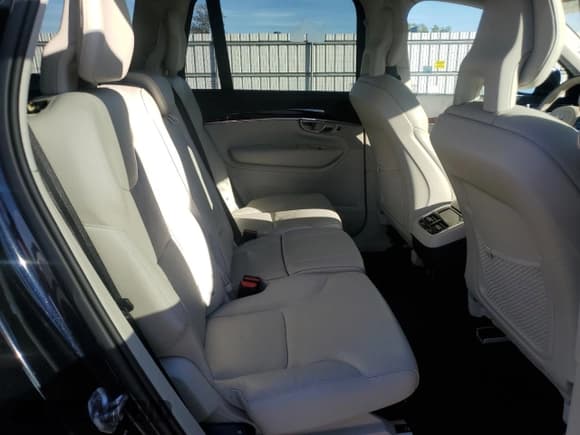 ✅ 2016 Volvo XC90 T6 Momentum • VIN: YV4A22PK3G1034730 • Lot: 89519945. Listed on Copart with 150,054 mi. Free auction sales archive from the USA and detailed vehicle history report at DreamBid. Image 11.