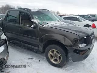 ✅ 2005 Ford Explorer Sport Trac XLS • VIN: 1FMZU67KX5UA71613 • Lot: 43821495. Wystawiony na IAAI z przebiegiem 239 645 mil. Bezpłatny archiwum sprzedaży aukcyjnych z USA i szczegółowy raport historii pojazdu na DreamBid. Zdjęcie 1.