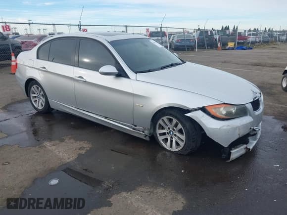 ✅ 2006 BMW 3 Series 325i • VIN: WBAVB13526PT16753 • Лот: 43859134. Опубликован ранее на IAAI с пробегом 132 136 миль. Бесплатный доступ к архиву аукционных продаж из США и подробный отчёт об истории автомобиля на DreamBid. Изображение 1.