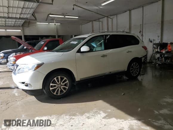✅ 2016 Nissan Pathfinder Platinum • VIN: 5N1AR2MN9GC605098 • Lot: 92939475. Listed on Copart with 82,688 mi. Free auction sales archive from the USA and detailed vehicle history report at DreamBid. Image 1.