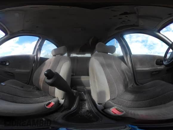 1996 Saturn SW z VIN 1G8ZJ8272TZ346249, wystawiony jako IAAI lot #43384611 z przebiegiem 182 853 mil mil oraz . Historia ofert i sprzedaży dostępna na DreamBid. Obrazek 18.