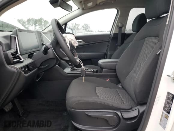 ✅ 2023 Kia Sportage LX • VIN: KNDPU3AF3P7037911 • Лот: 84210695. Опубликован ранее на Copart с пробегом 23 420 миль. Бесплатный доступ к архиву аукционных продаж из США и подробный отчёт об истории автомобиля на DreamBid. Изображение 7.