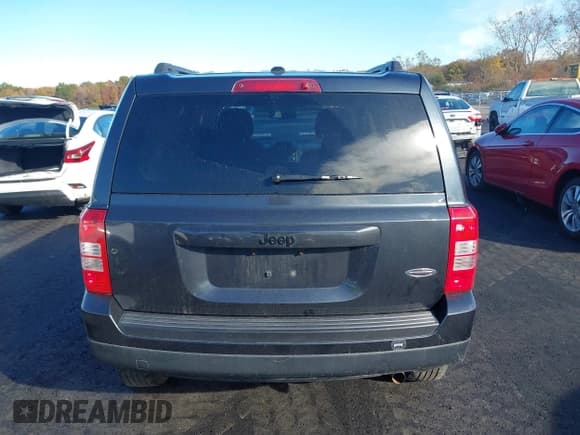 ✅ 2014 Jeep Patriot Latitude • VIN: 1C4NJRFB8ED761827 • Lot: 43551555. Wystawiony na IAAI z przebiegiem 151 900 mil. Bezpłatny archiwum sprzedaży aukcyjnych z USA i szczegółowy raport historii pojazdu na DreamBid. Zdjęcie 16.