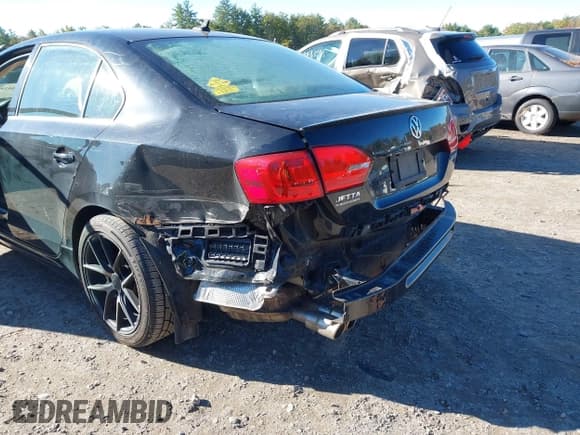 ✅ 2011 Volkswagen Jetta SEL • VIN: 3VWLX7AJ1BM300331 • Lot: 43441099. Listed on IAAI with 165,596 mi. Free auction sales archive from the USA and detailed vehicle history report at DreamBid. Image 6.