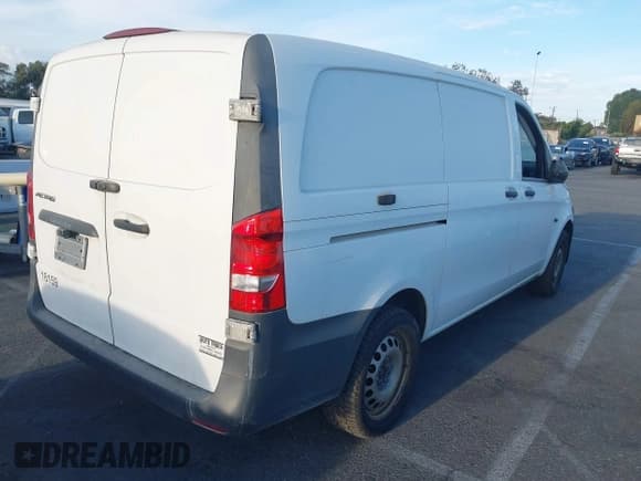 ✅ 2016 Mercedes-Benz Metris Cargo • VIN: WD3PG2EA7G3142789 • Lot: 43240390. Wystawiony na IAAI z przebiegiem Nie podano. Bezpłatny archiwum sprzedaży aukcyjnych z USA i szczegółowy raport historii pojazdu na DreamBid. Zdjęcie 4.