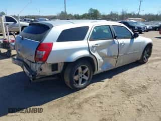 2005 Dodge Magnum SE с VIN 2D4FV48VX5H607242, выставлен на аукционе IAAI как лот 41697596 с пробегом Не указан миль и . История ставок и продаж доступна на DreamBid. Изображение 4.
