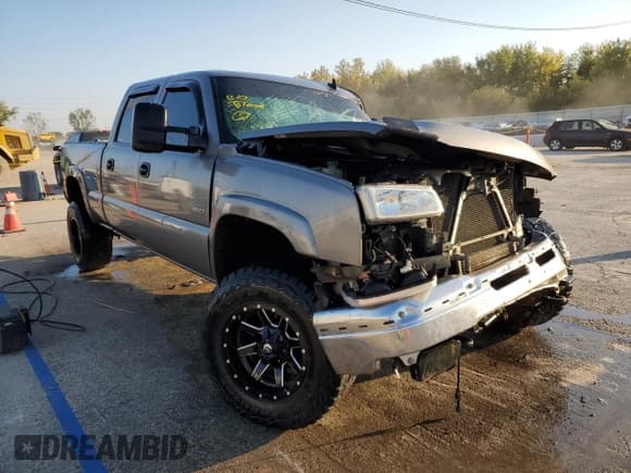 ✅ 2006 Chevrolet Silverado 2500HD LT2 • VIN: 1GCHK23D66F159926 • Lot: 45532525. Wystawiony na Copart z przebiegiem Nie podano. Bezpłatny archiwum sprzedaży aukcyjnych z USA i szczegółowy raport historii pojazdu na DreamBid. Zdjęcie 4.