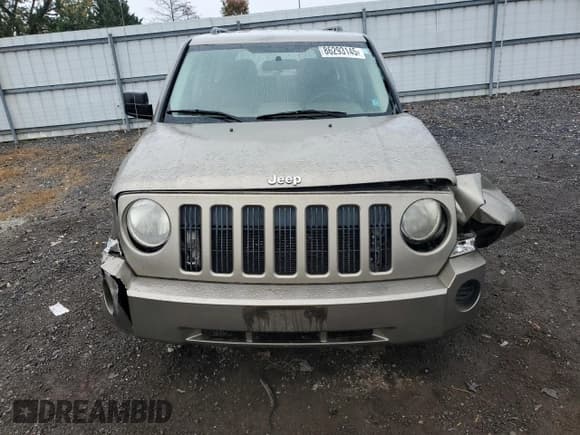 ✅ 2008 Jeep Patriot Sport • VIN: 1J8FT28018D555750 • Лот: 86293145. Опубликован ранее на Copart с пробегом Не указан. Бесплатный доступ к архиву аукционных продаж из США и подробный отчёт об истории автомобиля на DreamBid. Изображение 5.