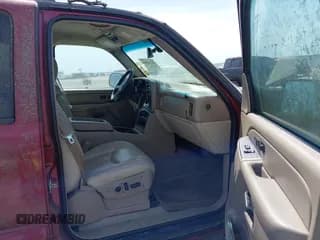 ✅ 2004 Chevrolet Suburban LT • VIN: 3GNGC26U54G192228 • Lot: 41818988. Wystawiony na IAAI z przebiegiem 150 698 mil. Bezpłatny archiwum sprzedaży aukcyjnych z USA i szczegółowy raport historii pojazdu na DreamBid. Zdjęcie 5.