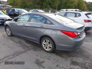 2013 Hyundai Sonata GLS z VIN 5NPEB4AC9DH717702, wystawiony jako IAAI lot #43407726 z przebiegiem 186 920 mil mil oraz . Historia ofert i sprzedaży dostępna na DreamBid. Obrazek 3.