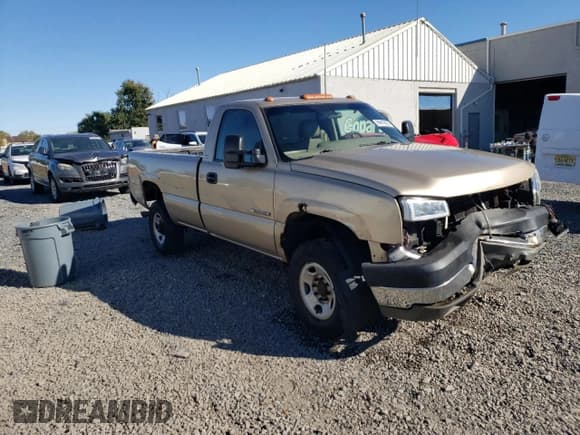 ✅ 2005 Chevrolet Silverado 2500HD Work Truck • VIN: 1GCHK24U55E206740 • Lot: 86816835. Wystawiony na Copart z przebiegiem 110 121 mil. Bezpłatny archiwum sprzedaży aukcyjnych z USA i szczegółowy raport historii pojazdu na DreamBid. Zdjęcie 4.