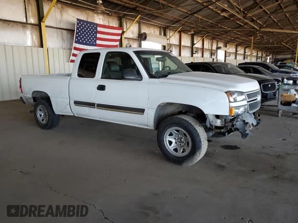 ✅ 2005 Chevrolet Silverado 1500 • VIN: 1GCEC19V95Z348240 • Лот: 56869465. Опубликован ранее на Copart с пробегом 251 012 миль. Бесплатный доступ к архиву аукционных продаж из США и подробный отчёт об истории автомобиля на DreamBid. Изображение 4.