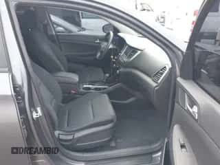 ✅ 2018 Hyundai Tucson SE • VIN: KM8J23A42JU787542 • Lot: 43429146. Wystawiony na IAAI z przebiegiem 110 526 mil mil. Skorzystaj z bezpłatnego archiwum sprzedaży aukcyjnych z USA i zobacz szczegółowy raport historii pojazdu na DreamBid. Zdjęcie 5.