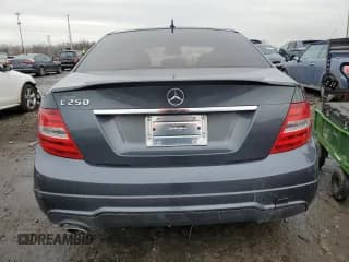 ✅ 2014 Mercedes-Benz C 250 Sport • VIN: WDDGF4HB2EA966223 • Lot: 93467535. Wystawiony na Copart z przebiegiem 85 663 mil. Bezpłatny archiwum sprzedaży aukcyjnych z USA i szczegółowy raport historii pojazdu na DreamBid. Zdjęcie 6.
