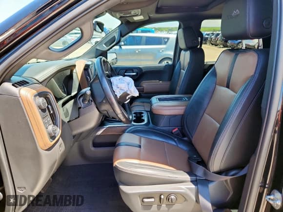 ✅ 2020 Chevrolet Silverado 1500 High Country • VIN: 3GCPWFED2LG234944 • Lot: 67297175. Wystawiony na Copart z przebiegiem 60 514 mil. Bezpłatny archiwum sprzedaży aukcyjnych z USA i szczegółowy raport historii pojazdu na DreamBid. Zdjęcie 7.