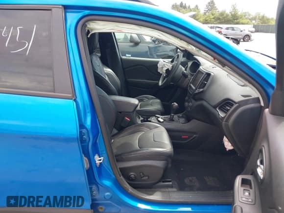 ✅ 2022 Jeep Cherokee Trailhawk • VIN: 1C4PJMBX2ND522285 • Lot: 43137451. Wystawiony na IAAI z przebiegiem 14 205 mil. Bezpłatny archiwum sprzedaży aukcyjnych z USA i szczegółowy raport historii pojazdu na DreamBid. Zdjęcie 5.