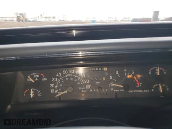 ✅ 1996 Buick Park Avenue • VIN: 1G4CW52K7TH605139 • Lot: 86184955. Wystawiony na Copart z przebiegiem 159 683 mil. Bezpłatny archiwum sprzedaży aukcyjnych z USA i szczegółowy raport historii pojazdu na DreamBid. Zdjęcie 9.