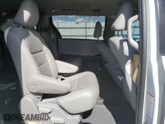 ✅ 2018 Toyota Sienna XLE Auto Access Seat • VIN: 5TDYZ3DC3JS925711 • Lot: 86405475. Listed on Copart with 119,052 mi. Free auction sales archive from the USA and detailed vehicle history report at DreamBid. Image 11.