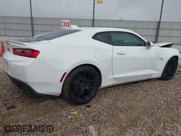 ✅ 2017 Chevrolet Camaro 2LT • VIN: 1G1FD1RSXH0180911 • Lot: 43771542. Listed on IAAI with 97,818 mi. Free auction sales archive from the USA and detailed vehicle history report at DreamBid. Image 4.