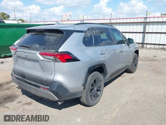 ✅ 2022 Toyota RAV4 Hybrid SE • VIN: 4T3T6RFV8NU082923 • Лот: 43372250. Опубликован ранее на IAAI с пробегом 87 990 миль. Бесплатный доступ к архиву аукционных продаж из США и подробный отчёт об истории автомобиля на DreamBid. Изображение 4.