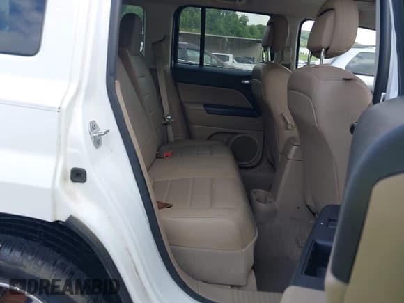 ✅ 2016 Jeep Patriot High Altitude • VIN: 1C4NJRFB9GD657544 • Lot: 42719270. Listed on IAAI with 129,238 mi. Free auction sales archive from the USA and detailed vehicle history report at DreamBid. Image 8.