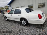 ✅ 2002 Lincoln Town Car Signature • VIN: 1LNHM82W12Y625773 • Lot: 89501375. Wystawiony na Copart z przebiegiem 105 590 mil. Bezpłatny archiwum sprzedaży aukcyjnych z USA i szczegółowy raport historii pojazdu na DreamBid. Zdjęcie 2.