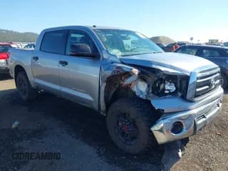 ✅ 2013 Toyota Tundra • VIN: 5TFDM5F12DX041732 • Lot: 43045018. Wystawiony na IAAI z przebiegiem 198 261 mil. Bezpłatny archiwum sprzedaży aukcyjnych z USA i szczegółowy raport historii pojazdu na DreamBid. Zdjęcie 1.