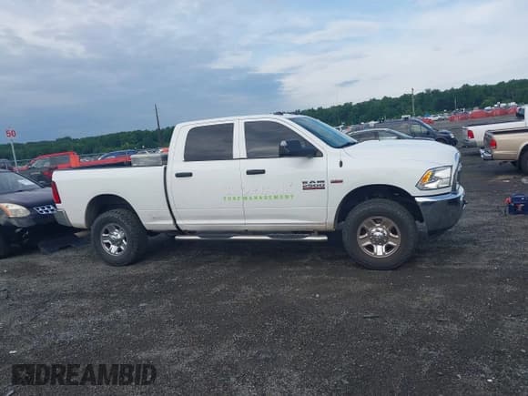 ✅ 2018 Ram 2500 Tradesman • VIN: 3C6UR5CJ1JG283957 • Лот: 42721426. Опубликован ранее на IAAI с пробегом 92 917 миль. Бесплатный доступ к архиву аукционных продаж из США и подробный отчёт об истории автомобиля на DreamBid. Изображение 13.