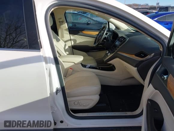 ✅ 2015 Lincoln MKC • VIN: 5LMTJ2AH3FUJ03644 • Lot: 43808358. Wystawiony na IAAI z przebiegiem 168 791 mil. Bezpłatny archiwum sprzedaży aukcyjnych z USA i szczegółowy raport historii pojazdu na DreamBid. Zdjęcie 5.