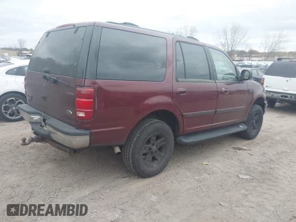 ✅ 1999 Ford Expedition XLT • VIN: 1FMPU18L3XLB92882 • Lot: 43652295. Wystawiony na IAAI z przebiegiem 199 527 mil. Bezpłatny archiwum sprzedaży aukcyjnych z USA i szczegółowy raport historii pojazdu na DreamBid. Zdjęcie 4.