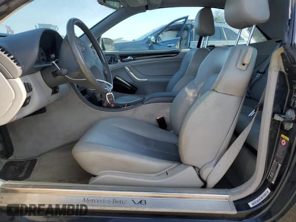 ✅ 2001 Mercedes-Benz CLK 320/430 • VIN: WDBLK70G91T081852 • Лот: 63235504. Опубликован ранее на Copart с пробегом 42 766 миль. Бесплатный доступ к архиву аукционных продаж из США и подробный отчёт об истории автомобиля на DreamBid. Изображение 7.