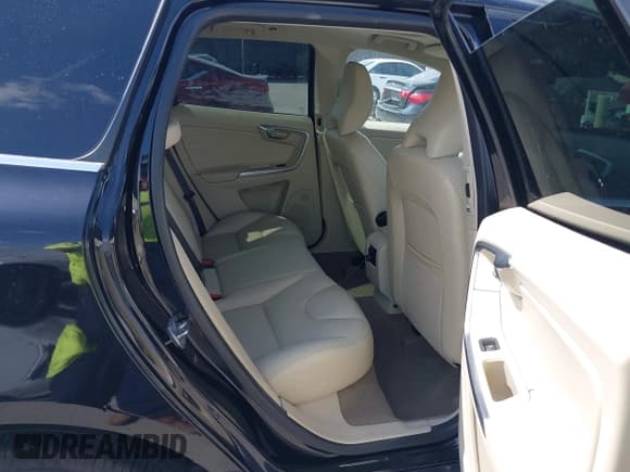 ✅ 2015 Volvo XC60 T5 Drive-E Premier Plus • VIN: YV440MDC6F2619774 • Lot: 42408391. Listed on IAAI with 112,092 mi. Free auction sales archive from the USA and detailed vehicle history report at DreamBid. Image 8.