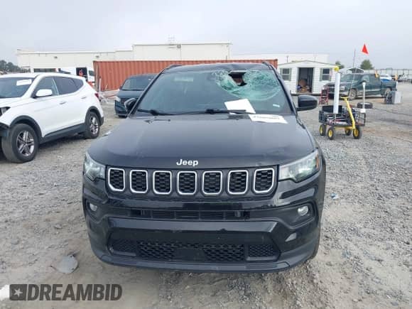 2024 Jeep Compass Latitude z VIN 3C4NJDBN2RT100510, wystawiony jako IAAI lot #43605089 z przebiegiem 53 687 mil mil oraz . Historia ofert i sprzedaży dostępna na DreamBid. Obrazek 6.