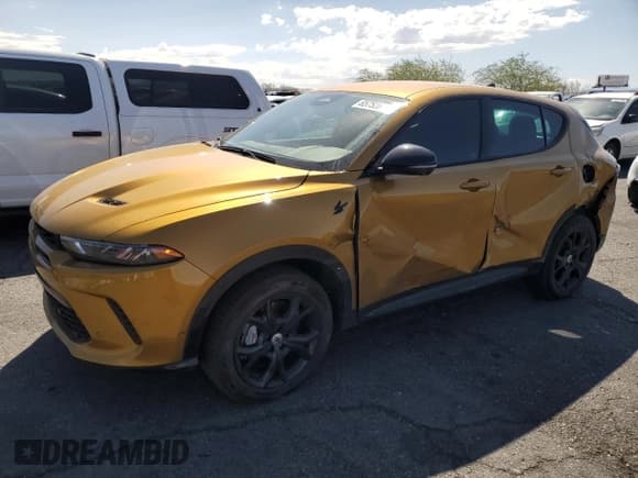 ✅ 2024 Dodge Hornet R/T • VIN: ZACPDFCW5R3A23830 • Lot: 65752895. Listed on Copart with 3,572 mi. Free auction sales archive from the USA and detailed vehicle history report at DreamBid. Image 1.