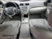 ✅ 2008 Toyota Camry • VIN: 4T1BB46K28U038624 • Lot: 93908855. Wystawiony na Copart z przebiegiem 138 745 mil. Bezpłatny archiwum sprzedaży aukcyjnych z USA i szczegółowy raport historii pojazdu na DreamBid. Zdjęcie 8.