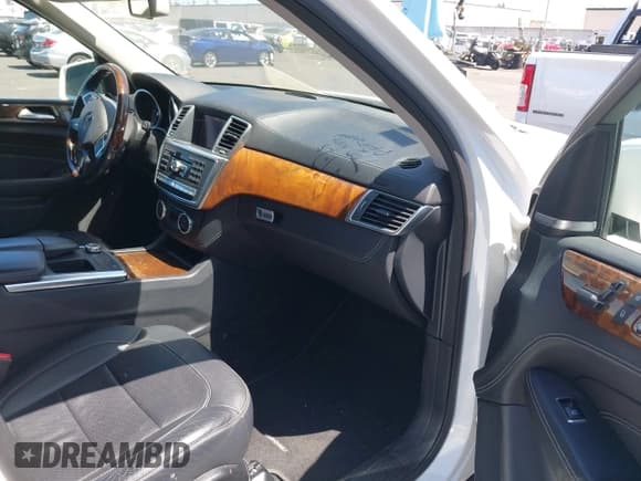 ✅ 2015 Mercedes-Benz M 400 • VIN: 4JGDA5GB6FA540521 • Lot: 42315812. Wystawiony na IAAI z przebiegiem 102 931 mil. Bezpłatny archiwum sprzedaży aukcyjnych z USA i szczegółowy raport historii pojazdu na DreamBid. Zdjęcie 5.